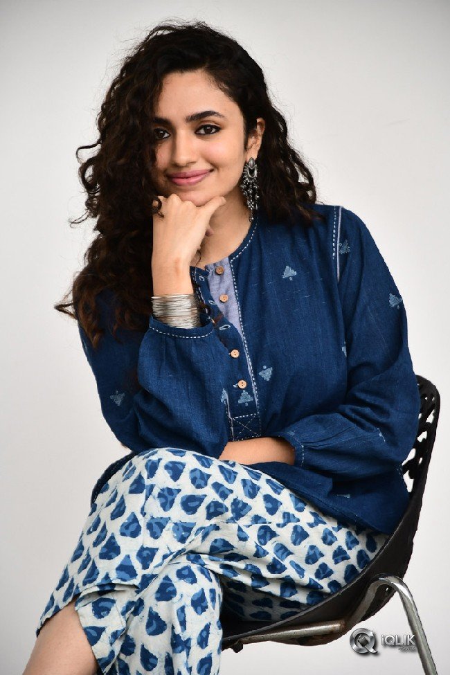 Malavika-Nair-New-Stills